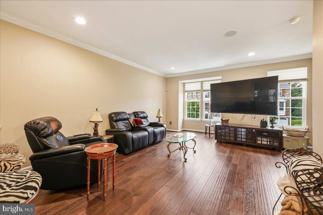 81 VILLAGE GREEN LN, Sicklerville, NJ 08081