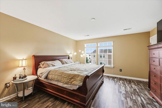 81 VILLAGE GREEN LN, Sicklerville, NJ 08081