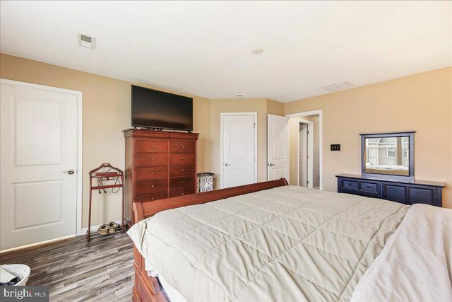 81 VILLAGE GREEN LN, Sicklerville, NJ 08081