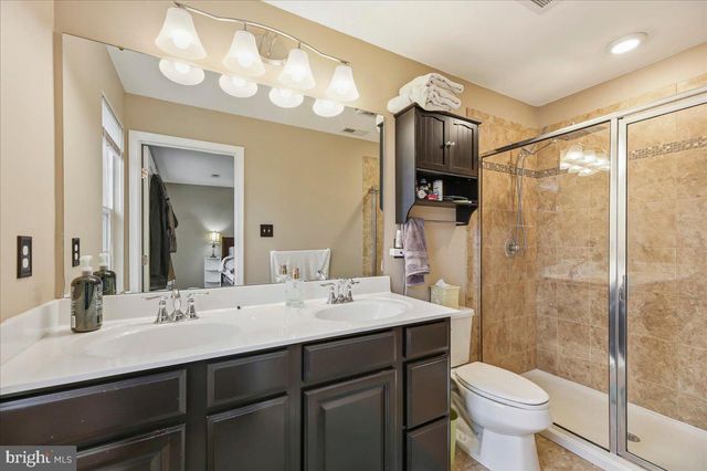 81 VILLAGE GREEN LN, Sicklerville, NJ 08081