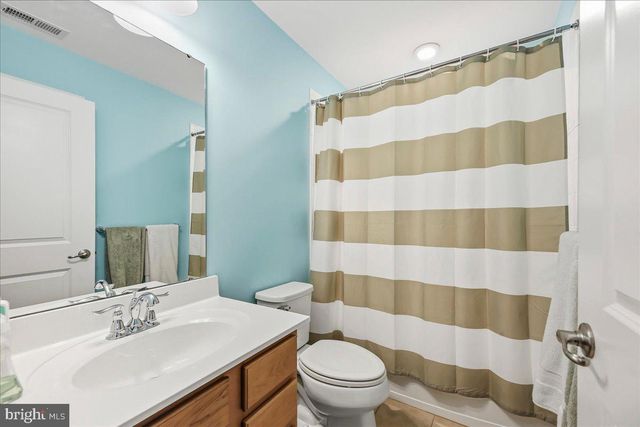 81 VILLAGE GREEN LN, Sicklerville, NJ 08081