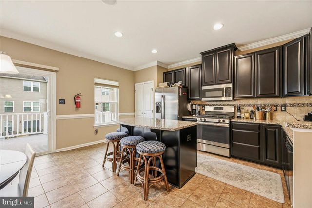 81 VILLAGE GREEN LN, Sicklerville, NJ 08081