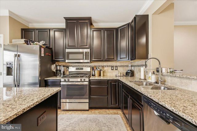 81 VILLAGE GREEN LN, Sicklerville, NJ 08081