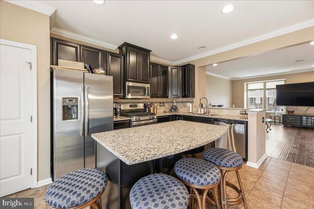 81 VILLAGE GREEN LN, Sicklerville, NJ 08081