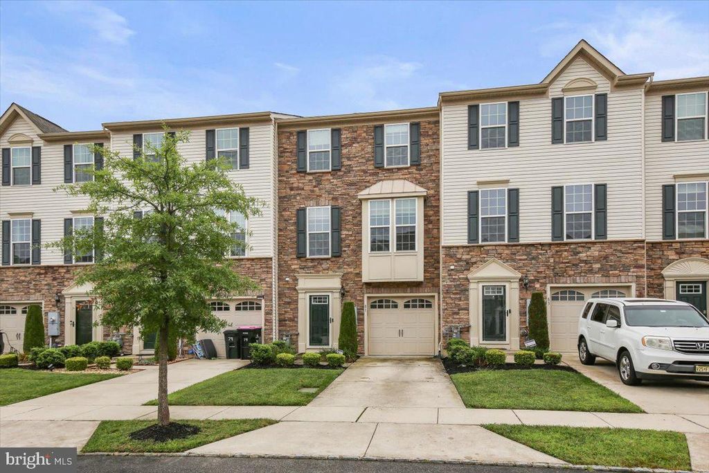81 VILLAGE GREEN LN, SICKLERVILLE, NJ 08081 — photo 2