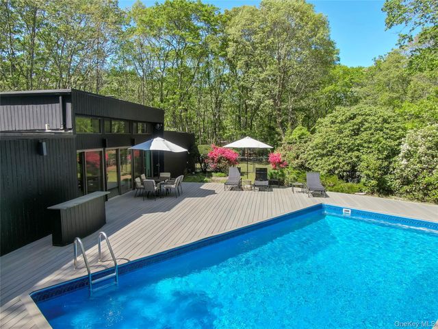 24 N Quarter Road, Westhampton, NY 11977