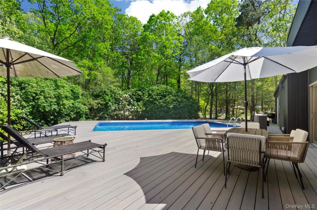 24 N Quarter Road, Westhampton, NY 11977