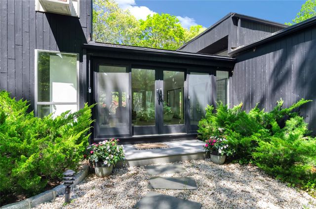 24 N Quarter Road, Westhampton, NY 11977