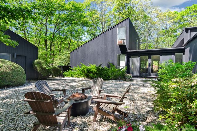 24 N Quarter Road, Westhampton, NY 11977