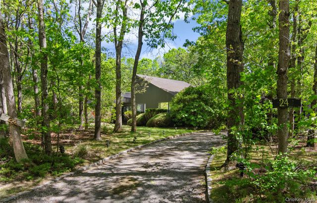 24 N Quarter Road, Westhampton, NY 11977