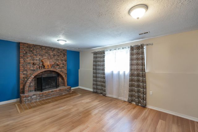 8524 N Hill N Dale St, Spokane, WA 99208