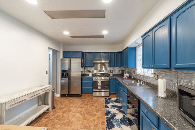 8524 N Hill N Dale St, Spokane, WA 99208