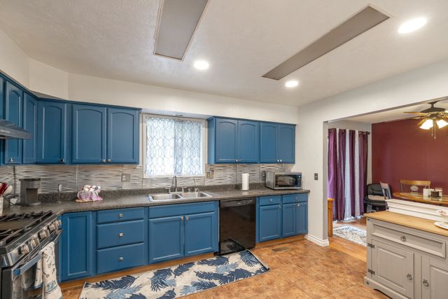 8524 N Hill N Dale St, Spokane, WA 99208