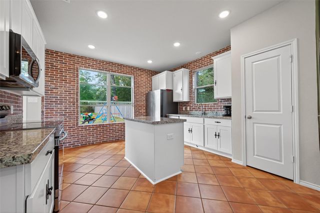 804 Pearl River Drive, Conroe, TX 77316