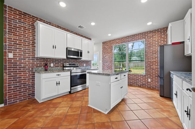 804 Pearl River Drive, Conroe, TX 77316