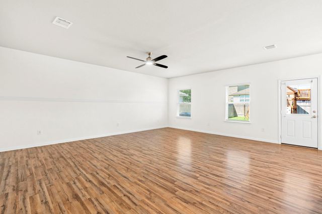 128 Dunlin LN, Leander, TX 78641