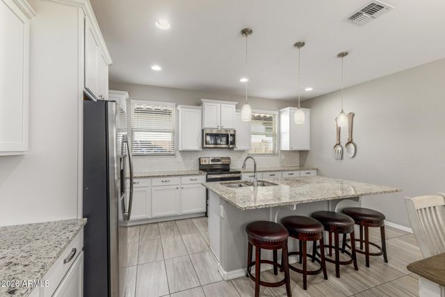 10043 W ROBIN Lane, Peoria, AZ 85383