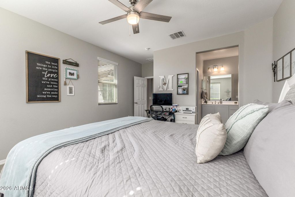 Image 14 of property listing at 10043 W ROBIN Lane, Peoria, AZ 85383