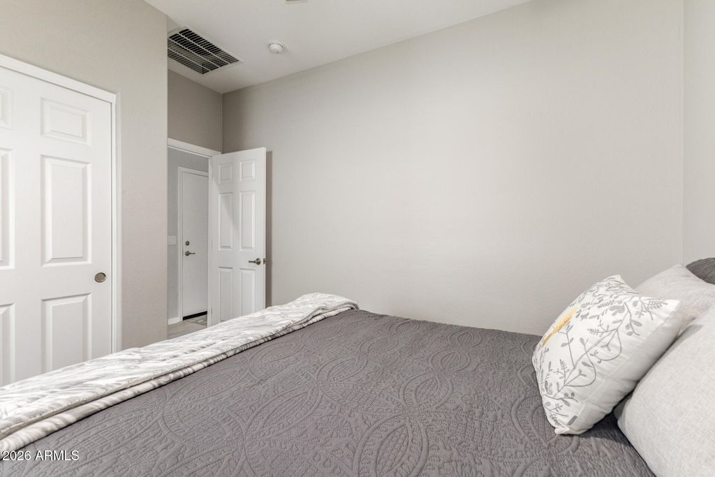 Image 19 of property listing at 10043 W ROBIN Lane, Peoria, AZ 85383