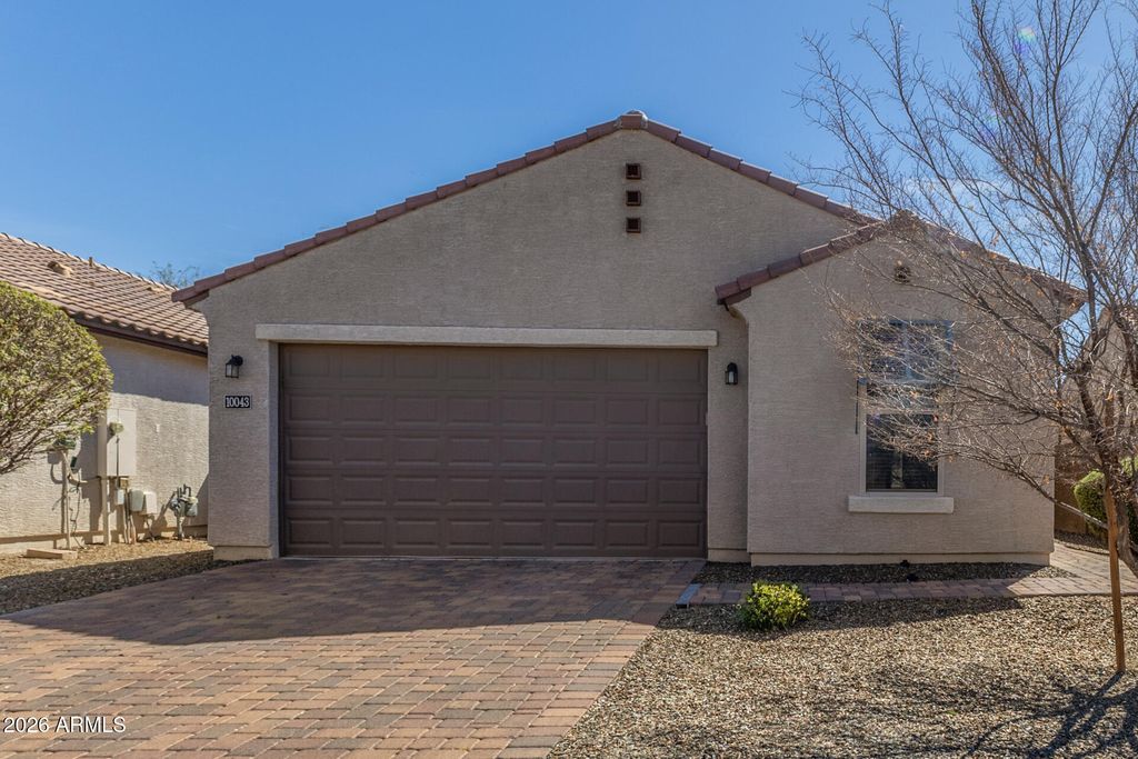 Image 2 of property listing at 10043 W ROBIN Lane, Peoria, AZ 85383
