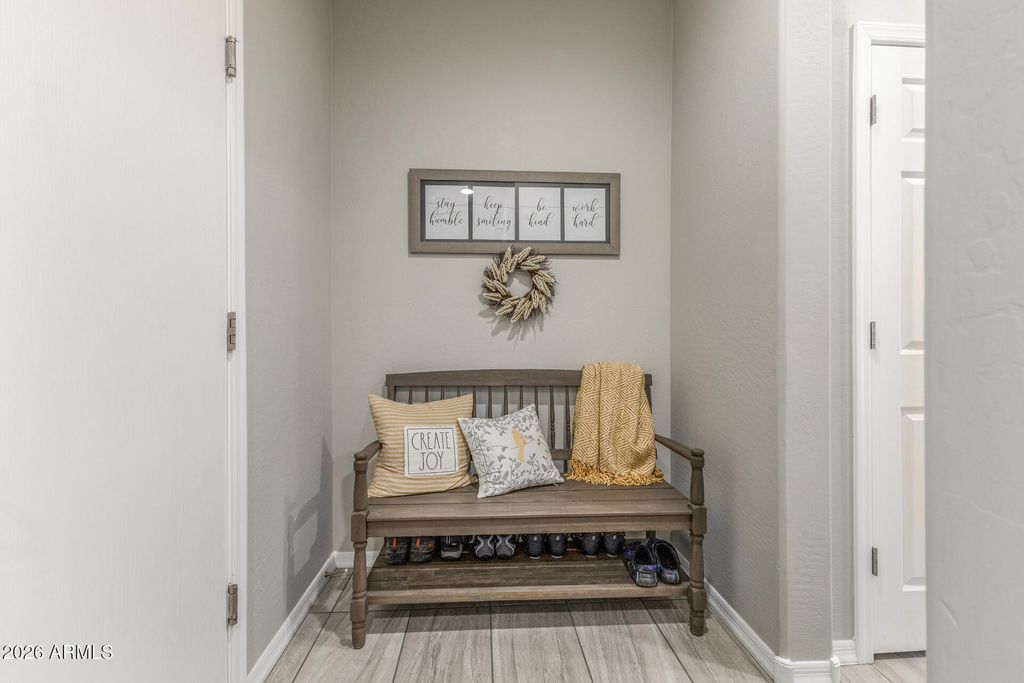 Image 21 of property listing at 10043 W ROBIN Lane, Peoria, AZ 85383