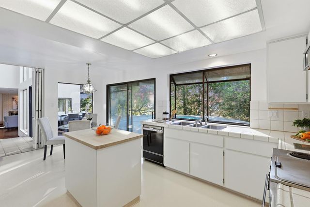 100 Rizal Drive, Hillsborough, CA 94010