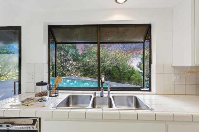 100 Rizal Drive, Hillsborough, CA 94010