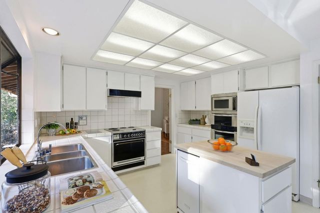 100 Rizal Drive, Hillsborough, CA 94010