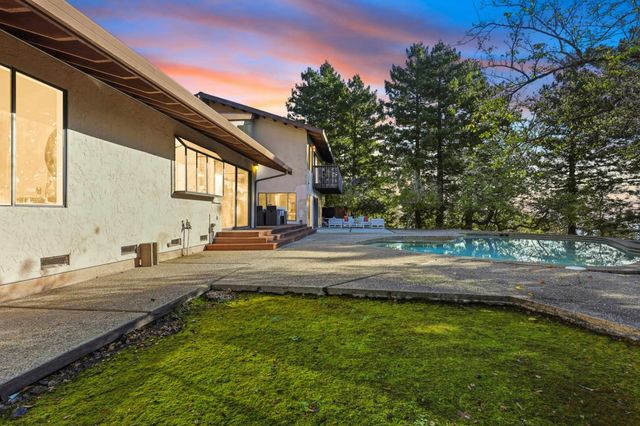 100 Rizal Drive, Hillsborough, CA 94010