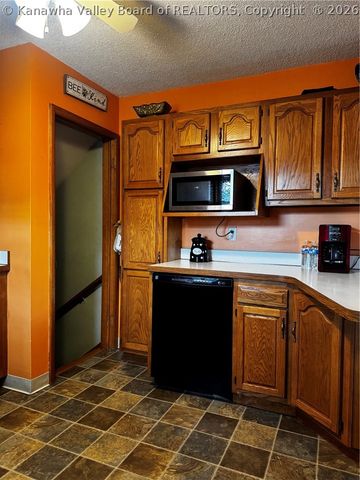 1939 Lincoln Avenue, St Albans, WV 25177