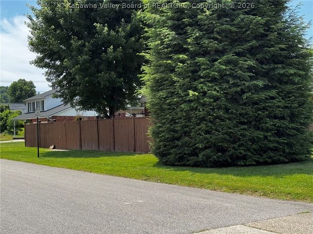 1939 Lincoln Avenue, St Albans, WV 25177