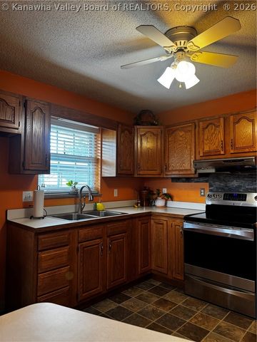 1939 Lincoln Avenue, St Albans, WV 25177