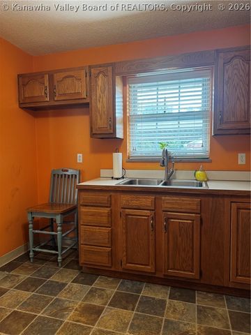 1939 Lincoln Avenue, St Albans, WV 25177