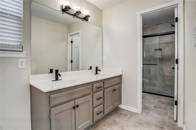 1816 SE 7th Street, Lee's Summit, MO 64063