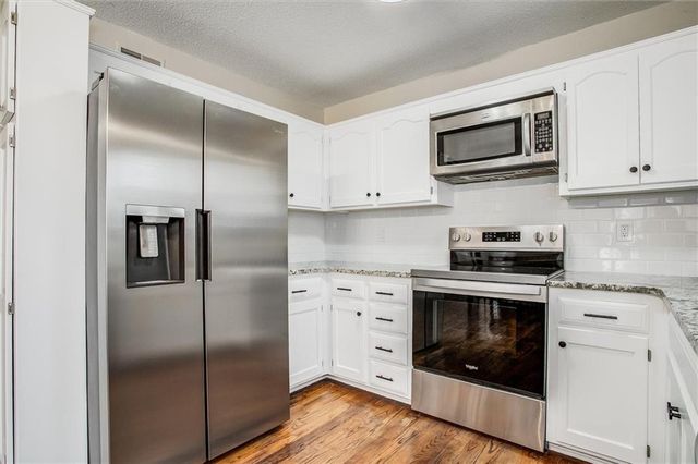 1816 SE 7th Street, Lee's Summit, MO 64063