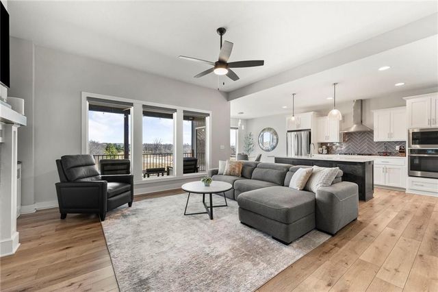 5013 N 145th Street, Basehor, KS 66007