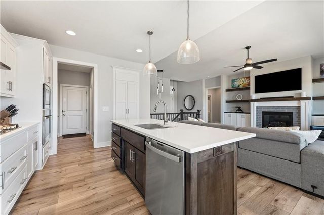 5013 N 145th Street, Basehor, KS 66007