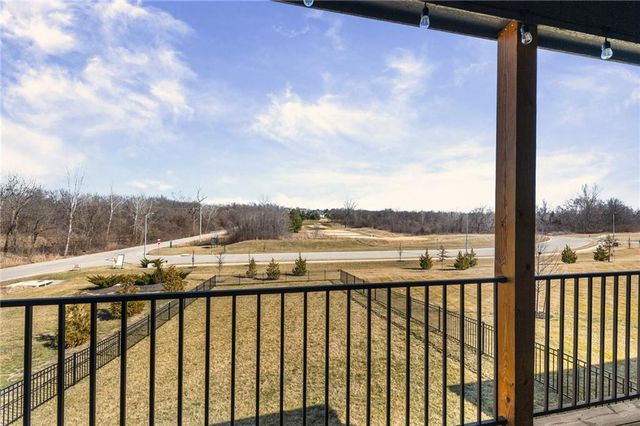 5013 N 145th Street, Basehor, KS 66007