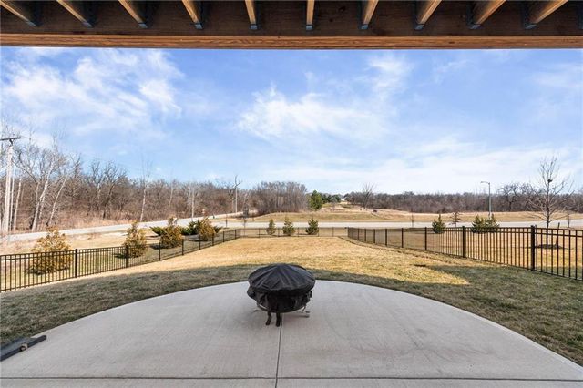 5013 N 145th Street, Basehor, KS 66007