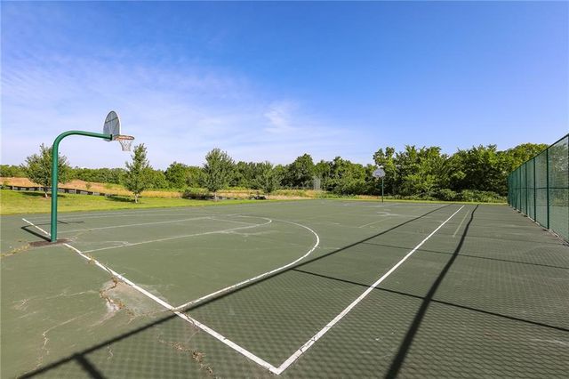 5013 N 145th Street, Basehor, KS 66007