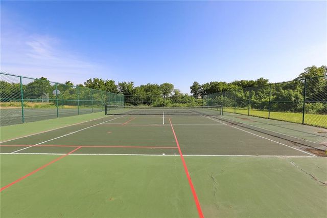 5013 N 145th Street, Basehor, KS 66007