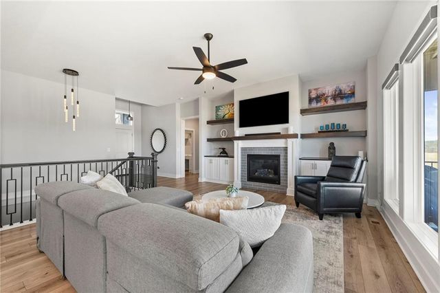 5013 N 145th Street, Basehor, KS 66007