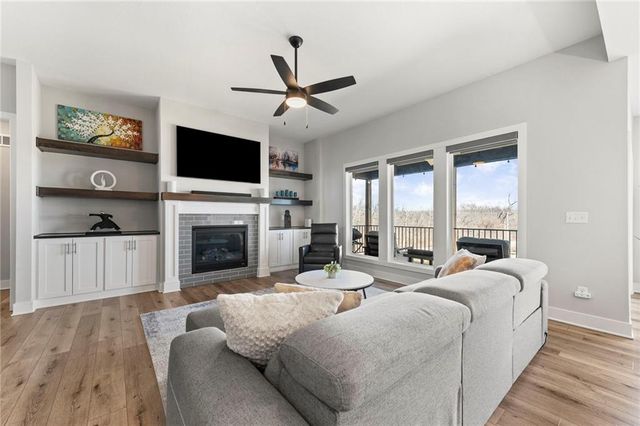 5013 N 145th Street, Basehor, KS 66007