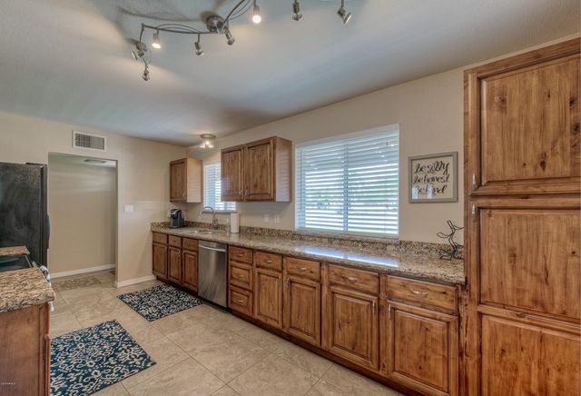 8031 E Oak Street, Scottsdale, AZ 85257