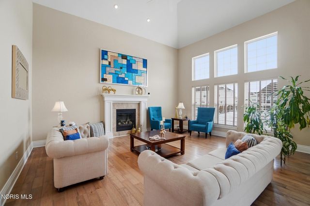 3307 Sterlingwood Lane, Perrysburg, OH 43551