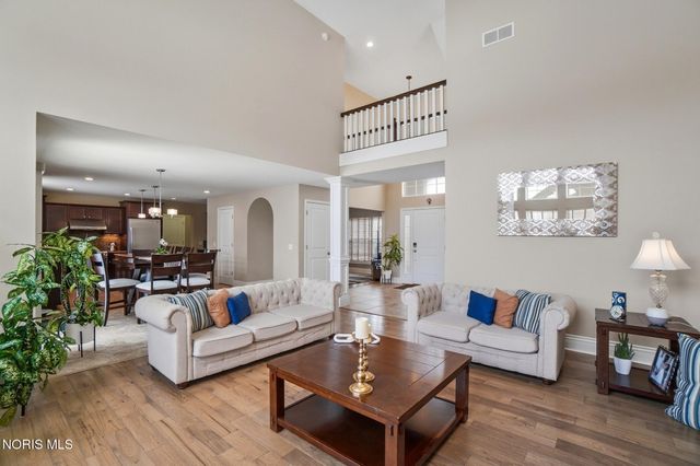 3307 Sterlingwood Lane, Perrysburg, OH 43551