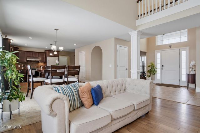 3307 Sterlingwood Lane, Perrysburg, OH 43551