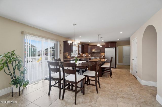 3307 Sterlingwood Lane, Perrysburg, OH 43551