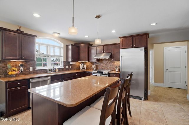 3307 Sterlingwood Lane, Perrysburg, OH 43551