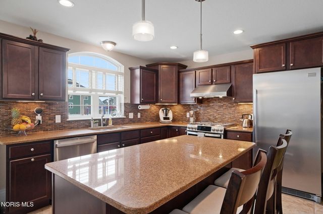 3307 Sterlingwood Lane, Perrysburg, OH 43551